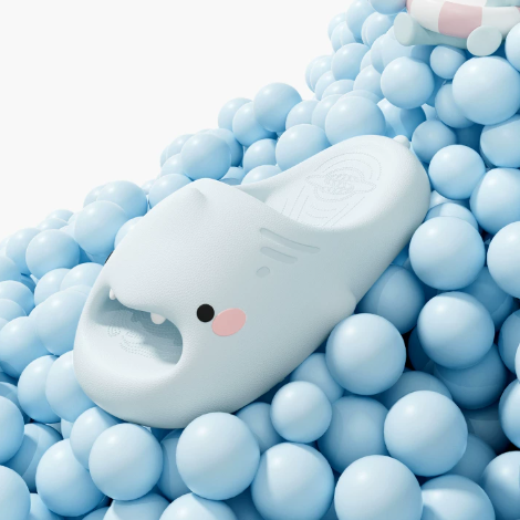 【サメになっちゃえ】サメの形が可愛い厚底スリッパ