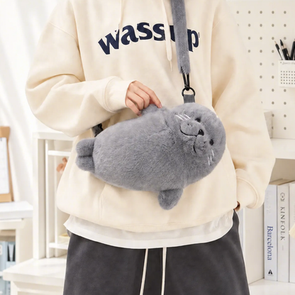 アザラシぬいぐるみバッグ｜ふわもこ小動物デザイン