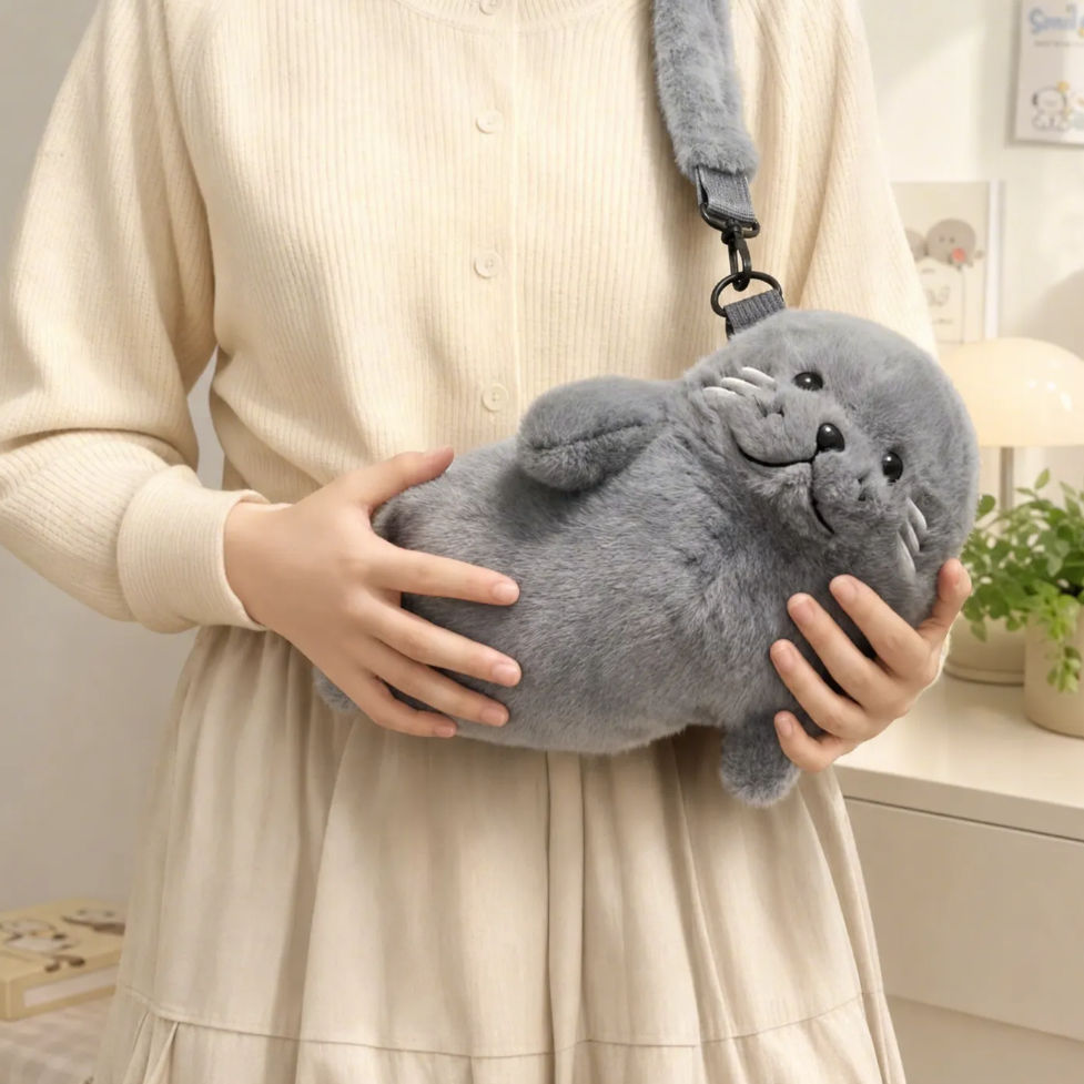 アザラシぬいぐるみバッグ｜ふわもこ小動物デザイン