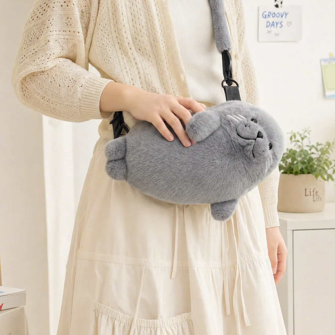アザラシぬいぐるみバッグ｜ふわもこ小動物デザイン