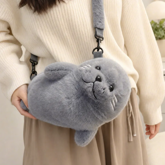 アザラシぬいぐるみバッグ｜ふわもこ小動物デザイン