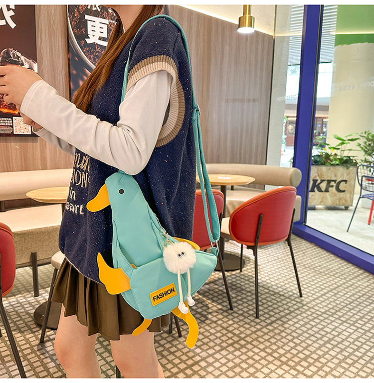 アヒル型キャンバスボディバッグ｜夏にぴったりの個性派スマホポーチ