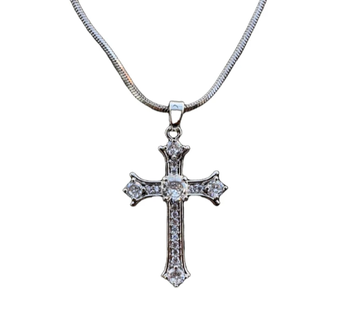 クロスチャームの贅沢スネークチェーンネックレス