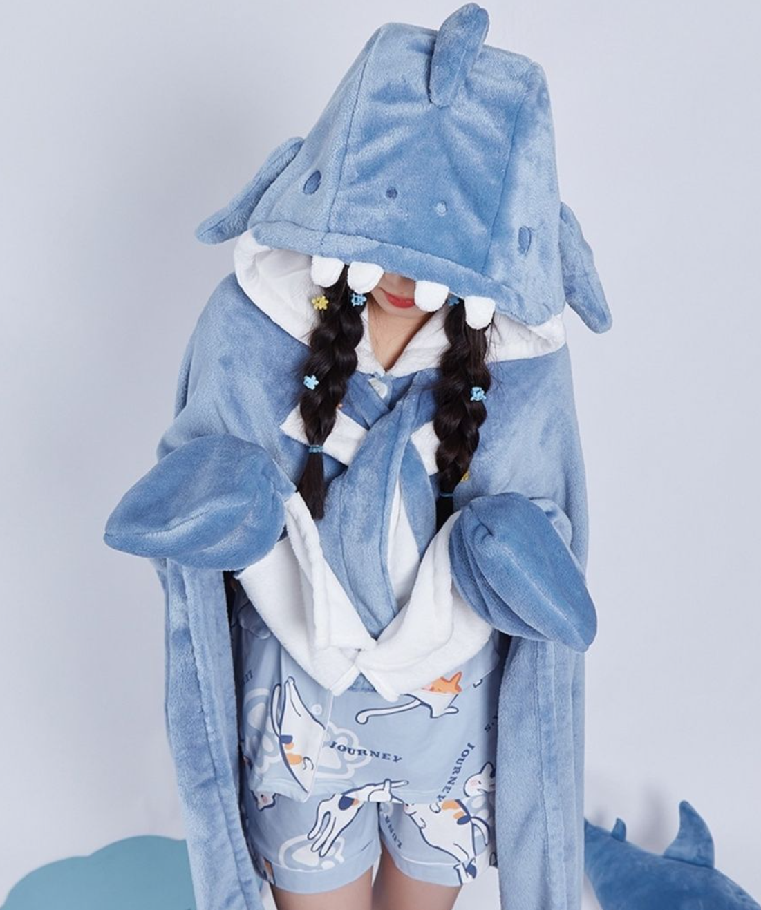 サメ着ぐるみブランケット｜学生＆オフィス向けふわもこ連帽マント