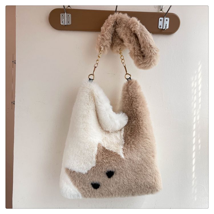 Heart Cat Fur Shoulder Bag | A fluffy bag that stands out in autumn and winter