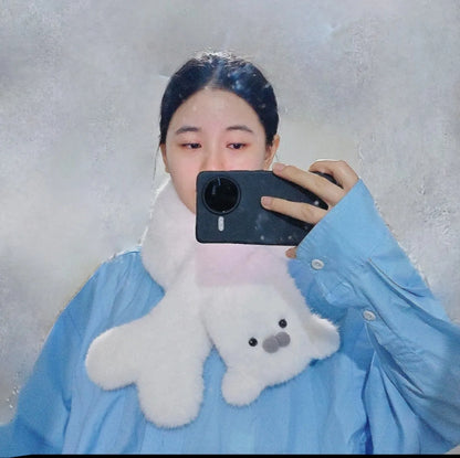 冬のコーデを彩るアザラシが可愛いもこもこボリュームマフラー