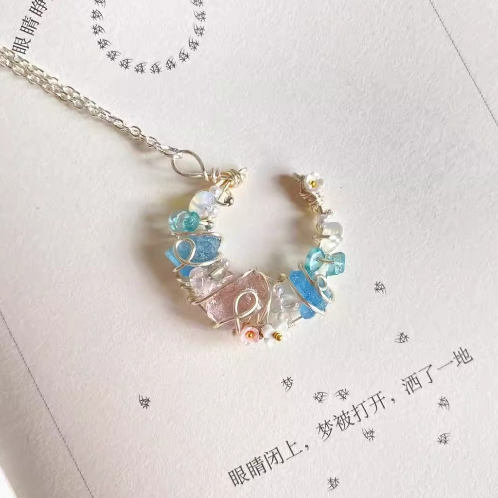 月モチーフ天然水晶ネックレス｜手作りワイヤーペンダント ロングチェーン