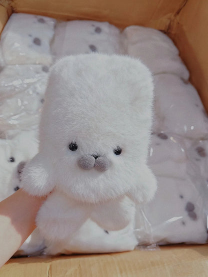 冬のコーデを彩るアザラシが可愛いもこもこボリュームマフラー