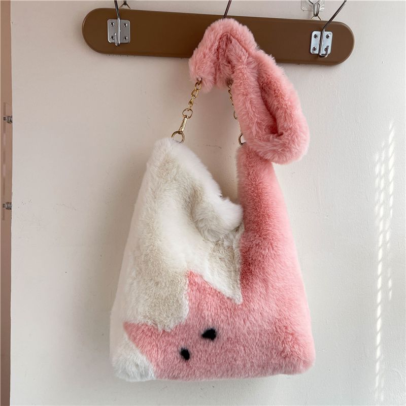 Heart Cat Fur Shoulder Bag | A fluffy bag that stands out in autumn and winter