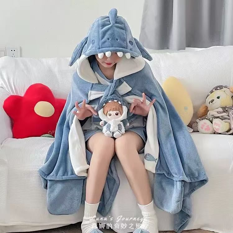 サメ着ぐるみブランケット｜学生＆オフィス向けふわもこ連帽マント