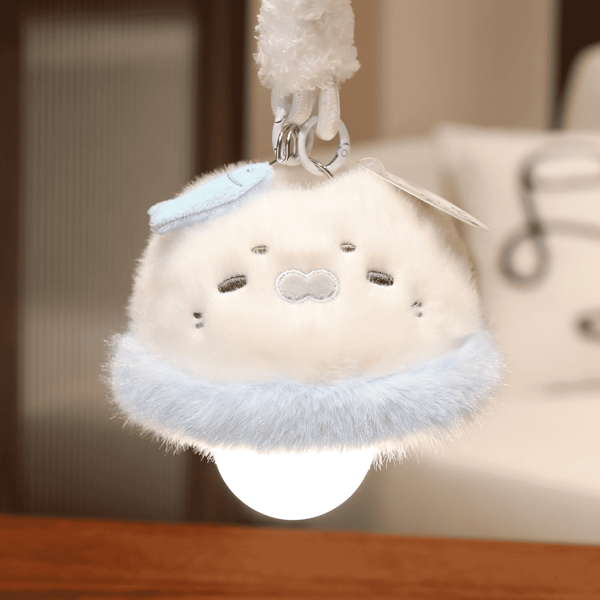 【光るマスコット】持ち運びできるネコアザラシクラゲぬいぐるみナイトライトチャーム