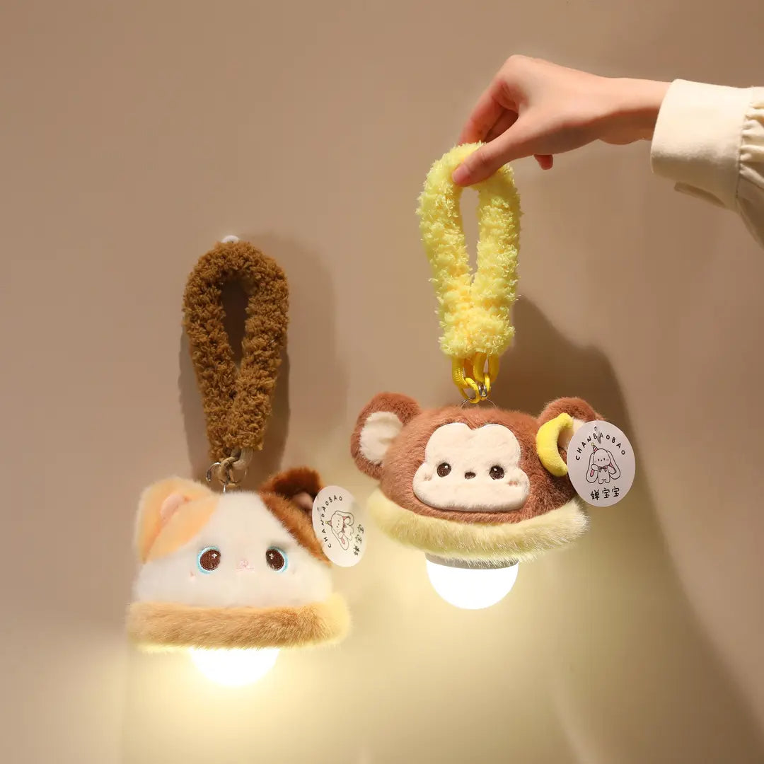 【光るマスコット】持ち運びできるネコアザラシクラゲぬいぐるみナイトライトチャーム